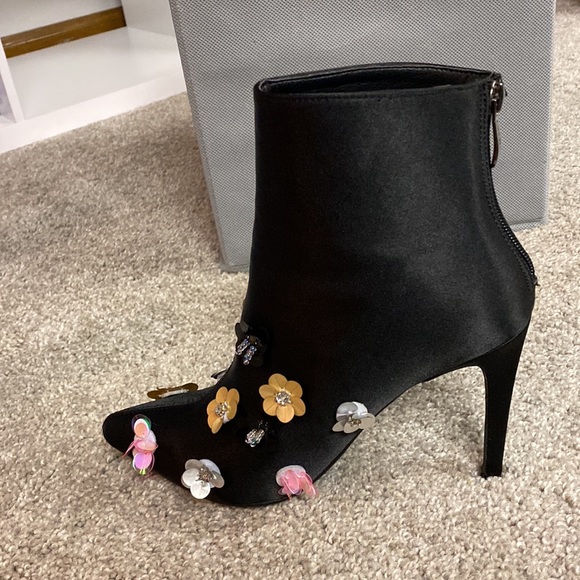 💛💛Cape Robbin floral black booties - Picture 3 of 7